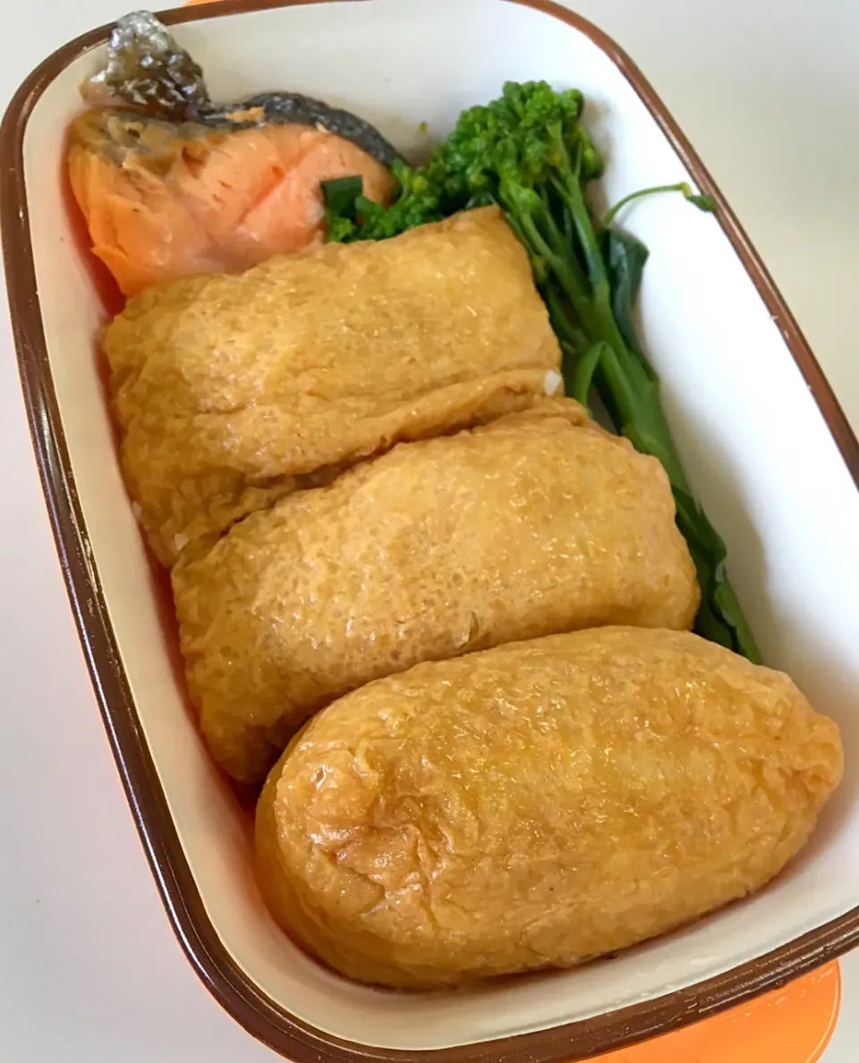 単身赴任の昼ごはん  いなり寿司弁当|ぽんたさん