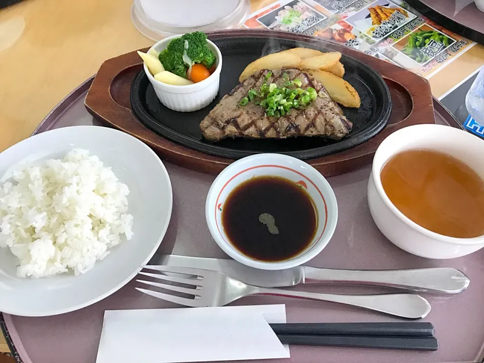 ゴルフ⛳️飯～😋ステーキランチ🎵|みほままこさん