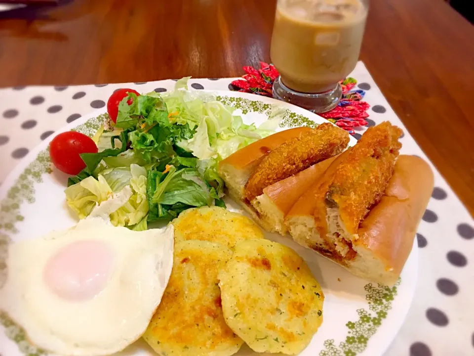 Snapdishの料理写真:カフェ風ランチ♡ポテトパンケーキ付き♡|Hanaeさん