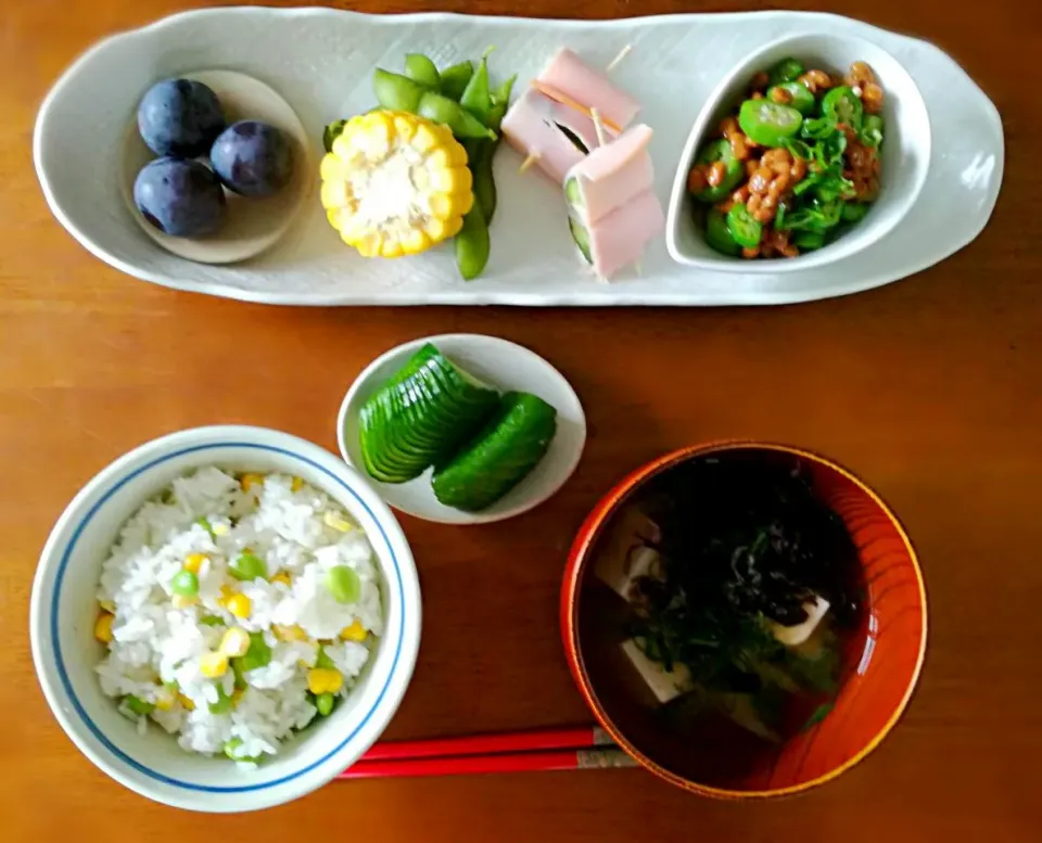 娘の夏休みの宿題✏朝ごはん😋🍚
旬のとれたてにこだわっていました。
🌽枝豆コーンごはん
🌽岩のりとねぎと豆腐の味噌汁
🌽オクラ納豆
🌽胡瓜とチーズのハム巻き
🌽枝豆
🌽トウモロコシ
🌽巨峰|アイさん