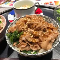 焼肉丼|Farkfun Duriyasartさん