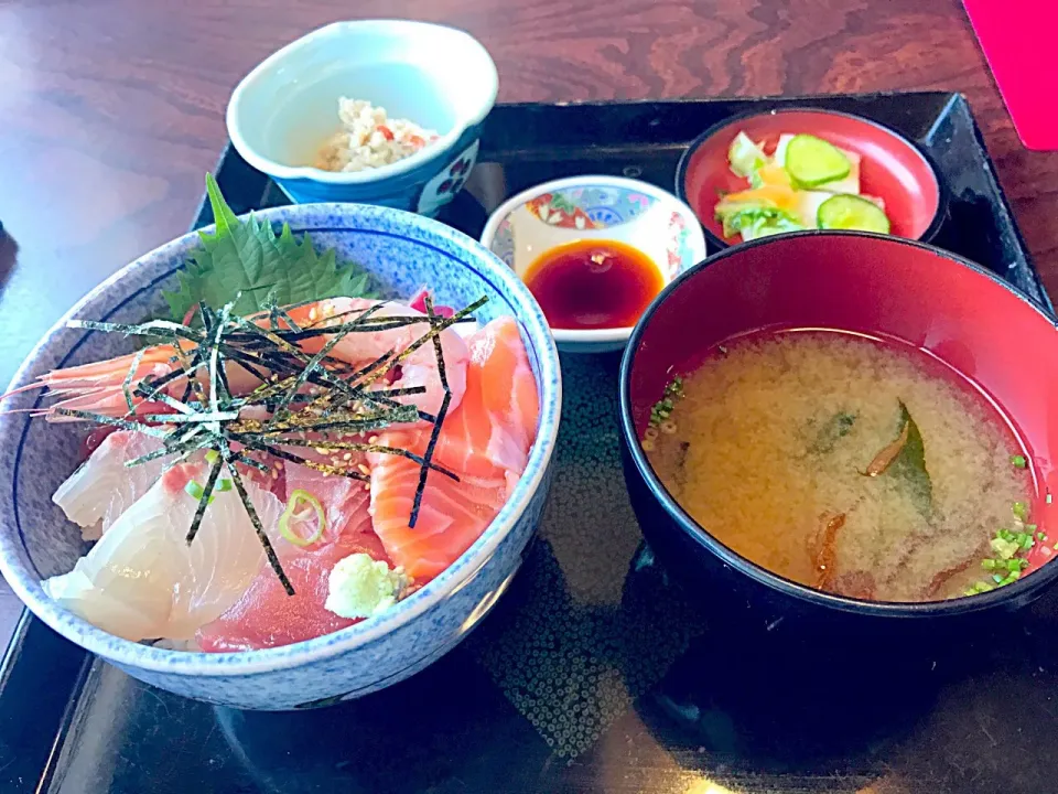 おまかせ海鮮丼|スーケーさん