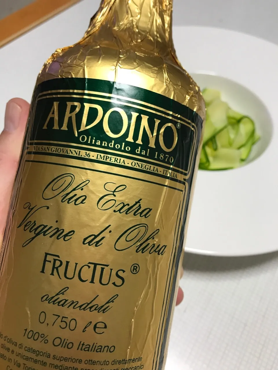 Snapdishの料理写真:今日、空けちゃいます！ARDOINOオイルを！さくっと30秒茹でたスライス夏野菜ズッキーニに、Sale e olioで！|お家でbar!さん