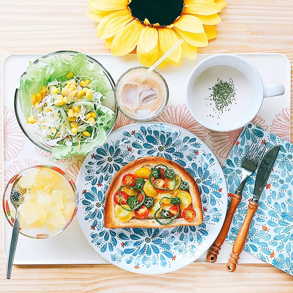 庭でとれた野菜でピザトースト
#朝食|アスママさん