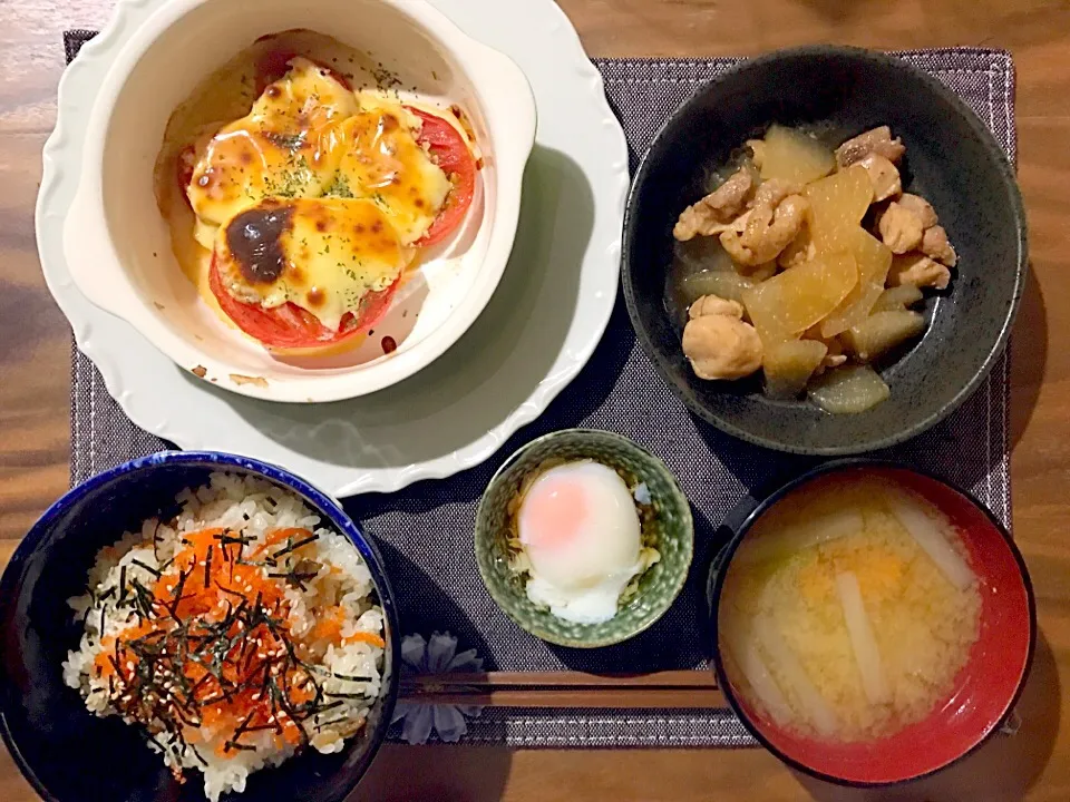 Snapdishの料理写真:トマトチーズ、大根と鶏肉の煮物、チラシ寿司風、温泉たまご|せさん