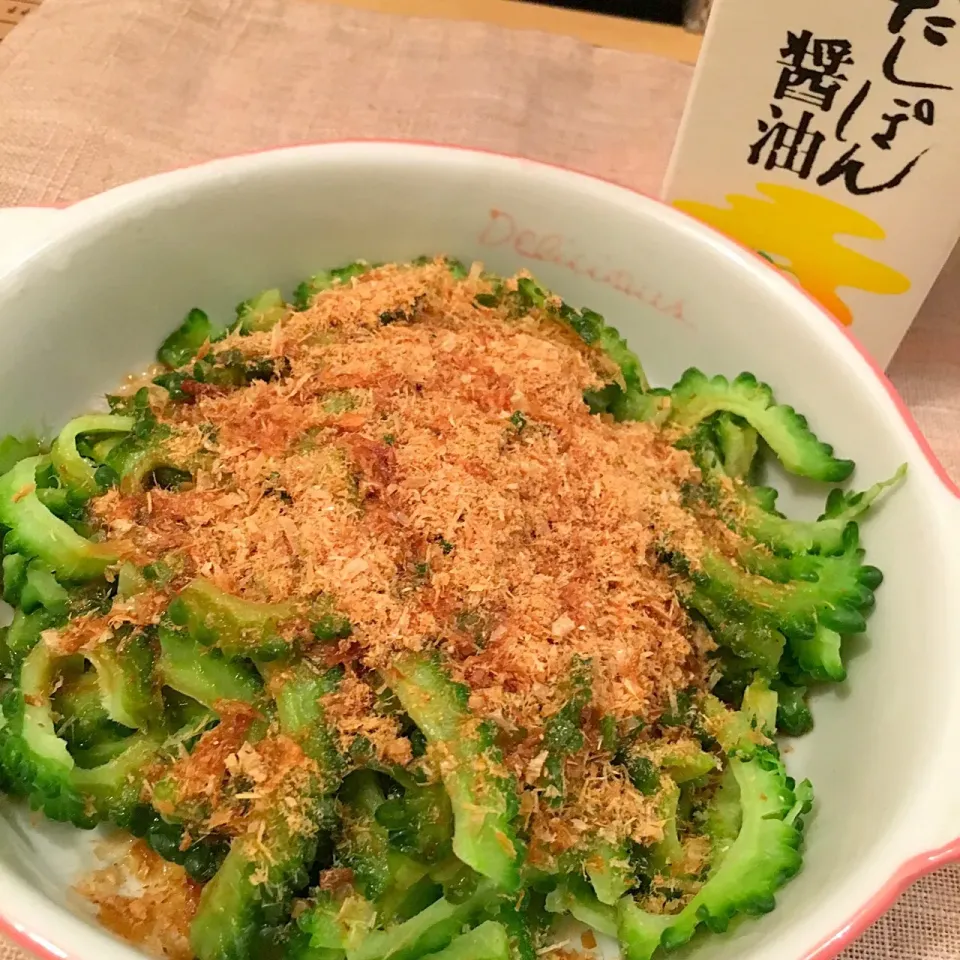 ゴーヤのお浸し
熱湯にさらしてから氷水で冷却して程よく苦味を抑えます。さっぱりしてご飯に合います😋|yumyum😋さん