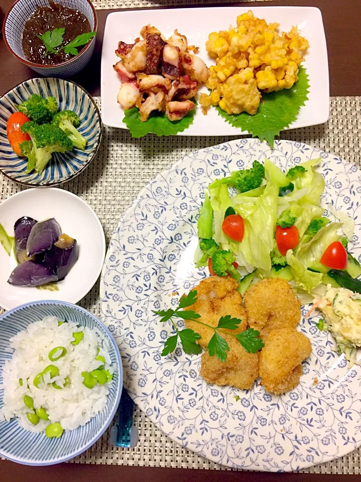 Snapdishの料理写真:枝豆ご飯。エビフライ。蛸の唐揚げ。トウモロコシのかき揚げ。|りょうさん