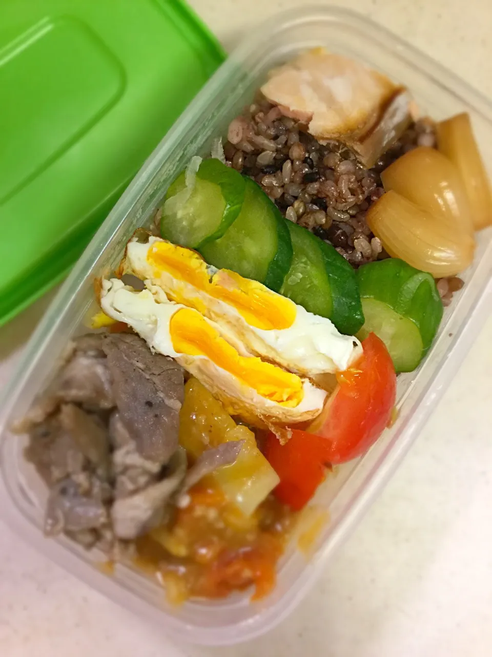 Today's  lunch box. お盆休み明けは玄米カレーでスタート🍛|hoppycowさん