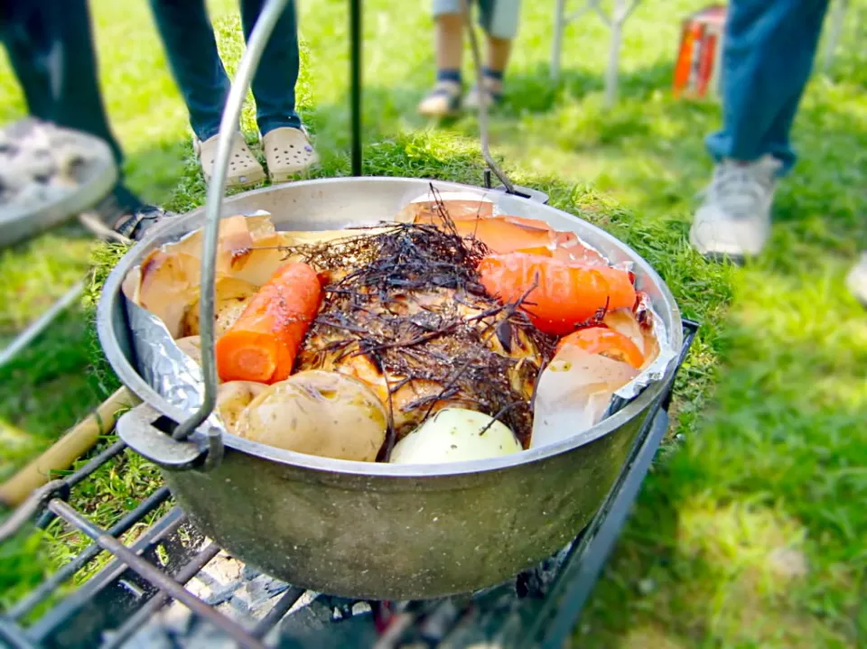 BBQ に定番！ ダッジオーブンで作る丸鶏焼き！^ - ^  ヤマサアウトドア料理グランプリ投稿|Takeshi  Nagakiさん