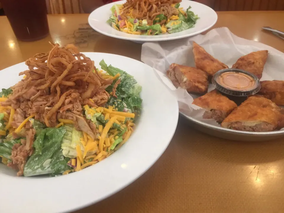 BBQ chicken salad w/redneck egg Rolls|Richard Thompsonさん