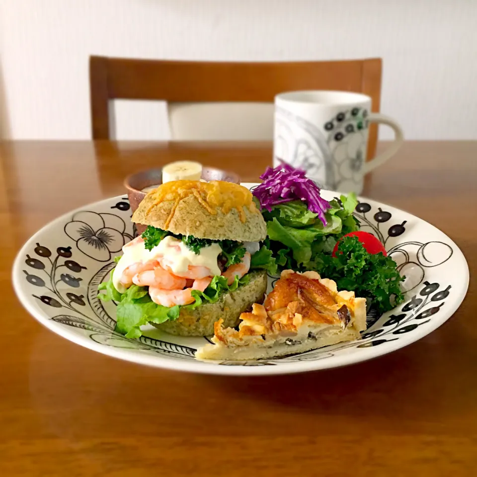 エビサンドとキノコのキッシュプレート🍄🦐#おうちごはん #朝ごはん #おうちカフェ #サンドイッチ #朝ごはんプレート|ゆかりさん