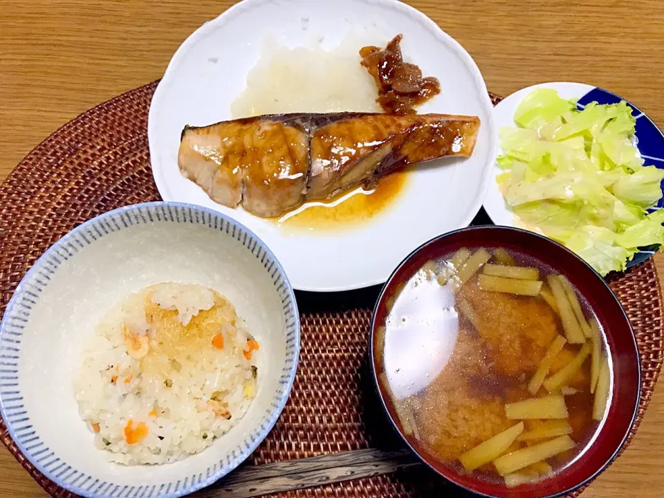 ブリの照り焼き、冷凍しておいた桜エビの炊き込みご飯、茄子と豆腐の味噌汁|TonyYamadaさん