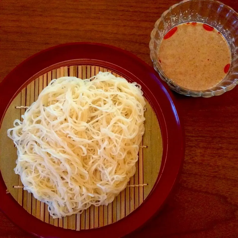 Snapdishの料理写真:大定番、ピリ辛豆乳ごまだれ素麺|マユマユさん