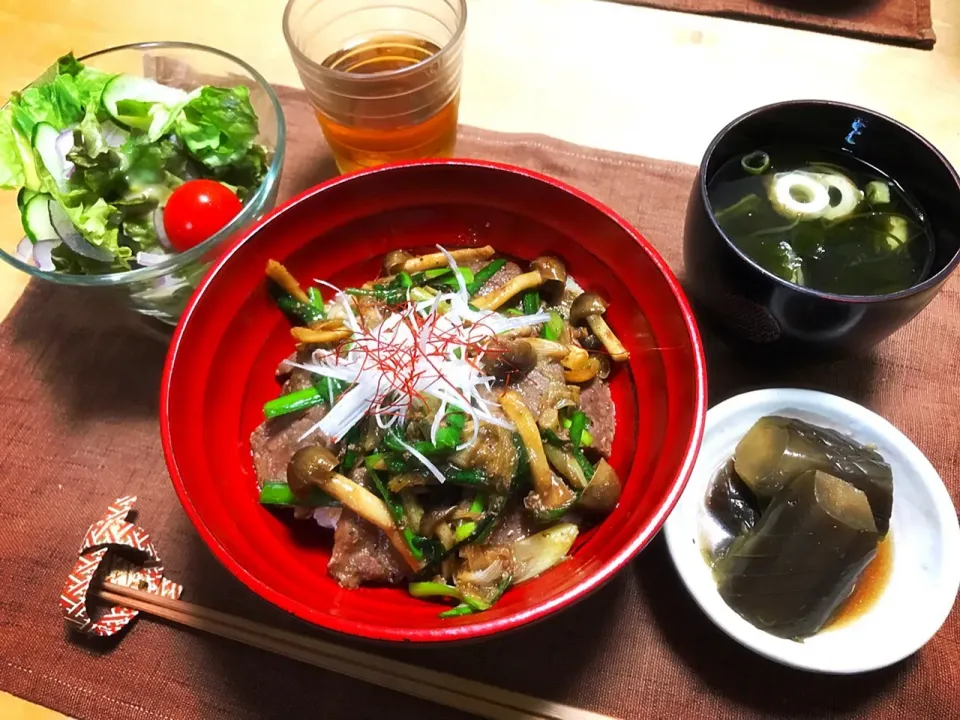 スタミナつけよう！
焼肉丼定食で晩ごはん
#焼肉丼|シホさん