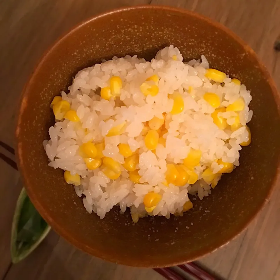 シンプルとうもろこし🌽ご飯♪ お塩軽くかけていただきます(^^)|Yuka Tさん