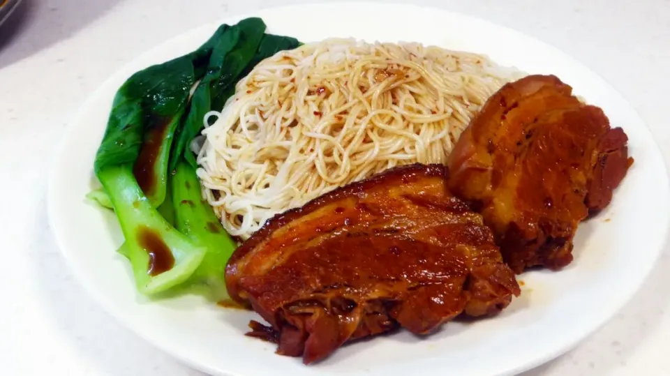 braised pork belly with bun|steven z.y.さん