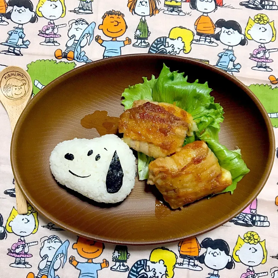 チーズインポテサラの豚肉包み スヌーピーおにぎり|namimoさん