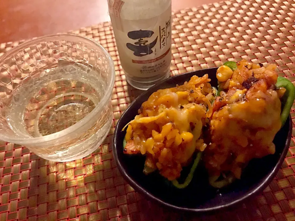 green pepper w/a filling of egg&ketchup‐seasoned fried rice⭐︎ﾋﾟｰﾏﾝｵﾑﾗｲｽ|🌈Ami🍻さん