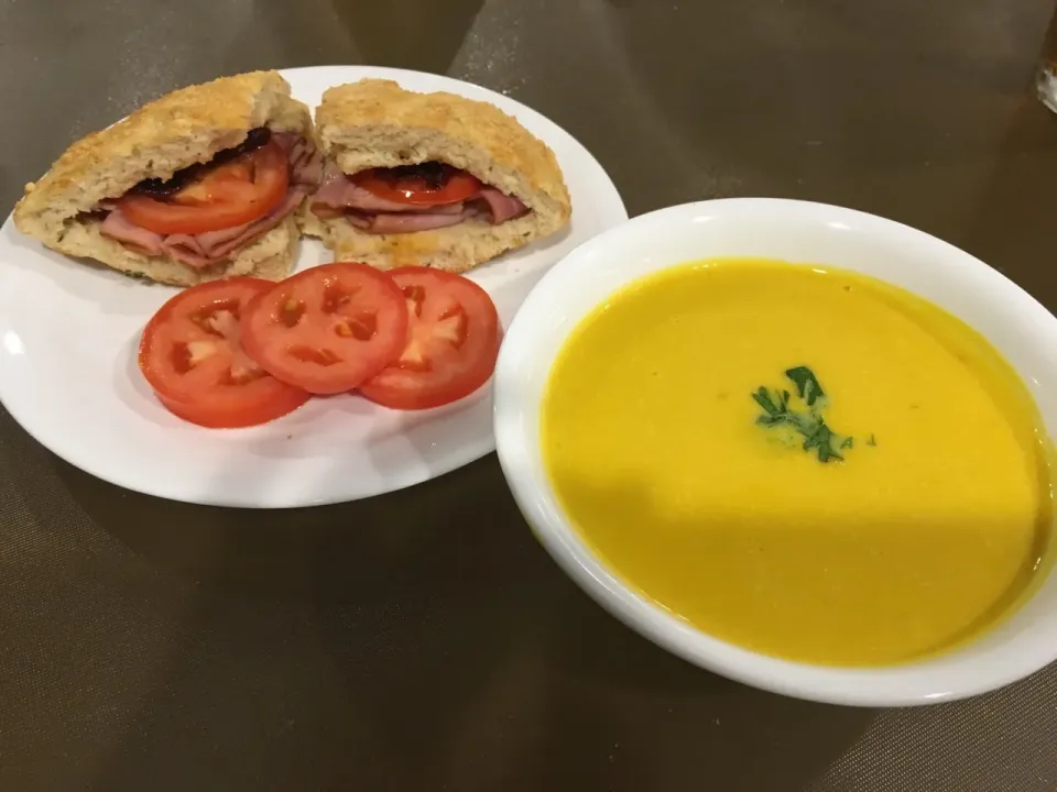 Snapdishの料理写真:Kabocha soup and basil bread sandwich|Keicsさん