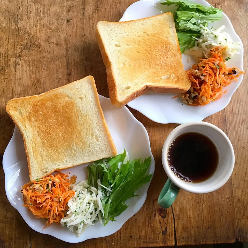 Snapdishの料理写真:夏休みの朝ごはん‼︎ #朝ごはん #朝ごはんプレート #ワンプレート #ふたりごはん #ふたりぐらし #サラダ #珈琲|Yoshinobu Nakagawaさん