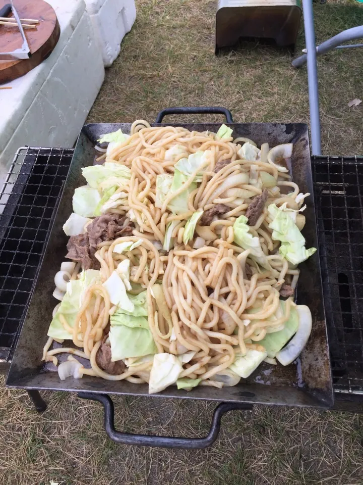 #キャンプ#焼きうどん|みかんさん