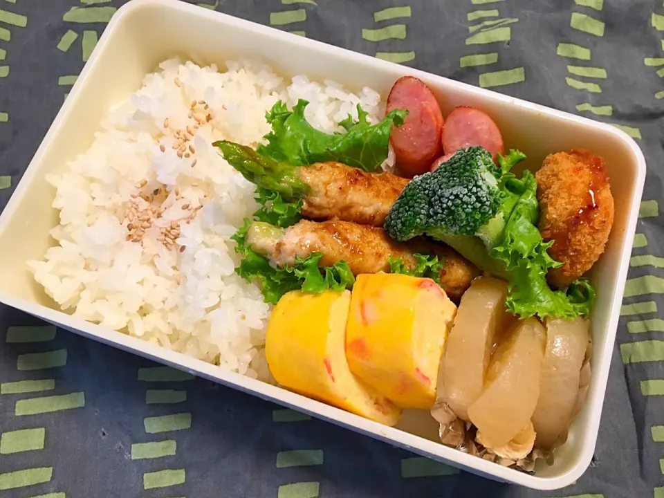 アスパラ入りつくねのお弁当。|Chiharuさん