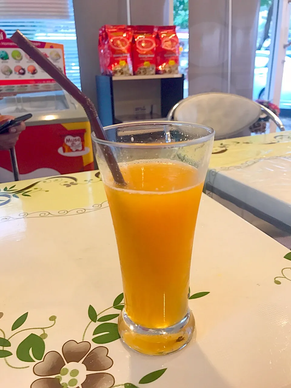 Snapdishの料理写真:#orangejuice เพิ่มวิตามิน C 🤗 
บ่ายนี้อารมณ์คงจะดีขึ้นกว่าเดิม☹️ นะ!!!|Thidarat Intarapromさん