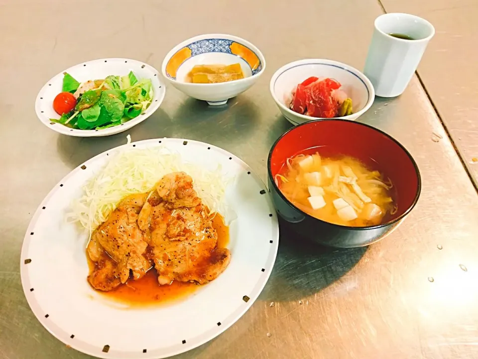 今日の賄い
しょうが焼き定食|vege食堂さん