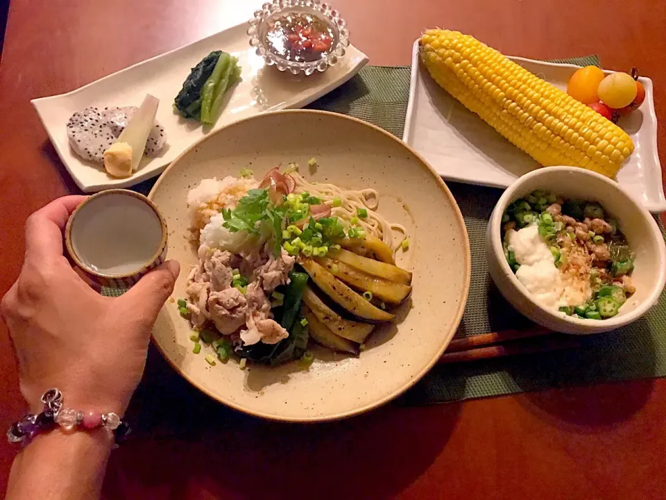 Snapdishの料理写真:Today's Dinner🍴前菜･蒸しﾄｳﾓﾛｺｼ･大和芋ｵｸﾗめかぶ納豆･茄子とﾋﾟｰﾏﾝの揚げ浸し､豚しゃぶ薬味蕎麦|🌈Ami🍻さん