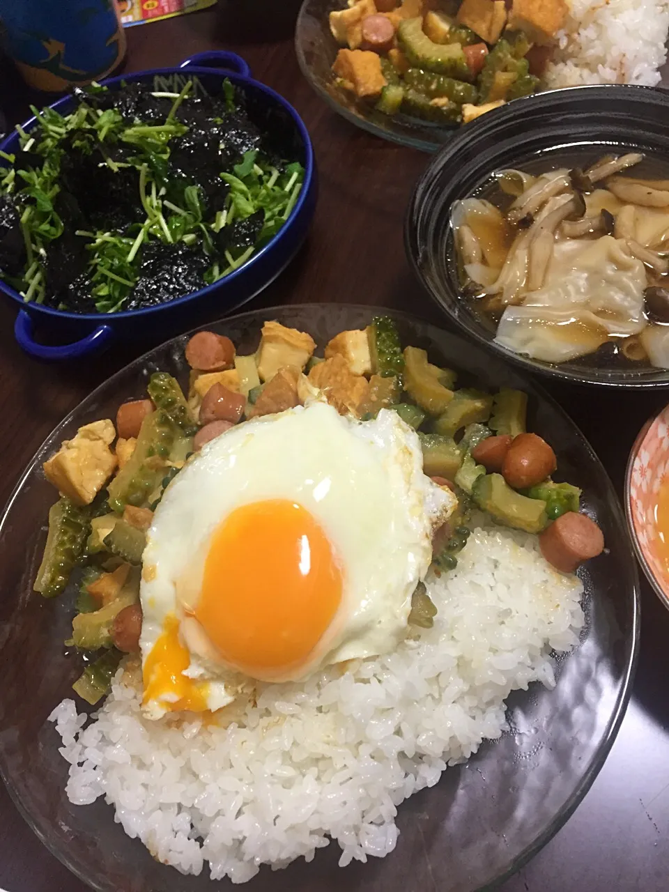 Snapdishの料理写真:8月17日晩ご飯。ゴーヤチャンプルー丼、豆苗サラダ、たまご豆腐、ワンタン中華スープ。|あやさん