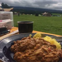 Snapdishの料理写真:キャンプでヨーグルトバターチキンカレー。
#アウトドアごはん  #簡単 #カレー|52gotoさん