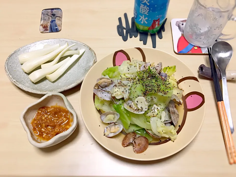 Snapdishの料理写真:あさりとキャベツの蒸し煮とエシャロット( ◠‿◠ )|Yukako  Toyamaさん