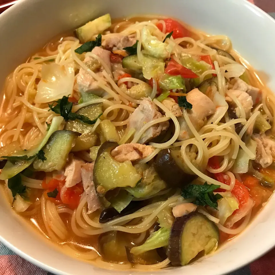 野菜と鶏肉のスープパスタ🍝|純さん