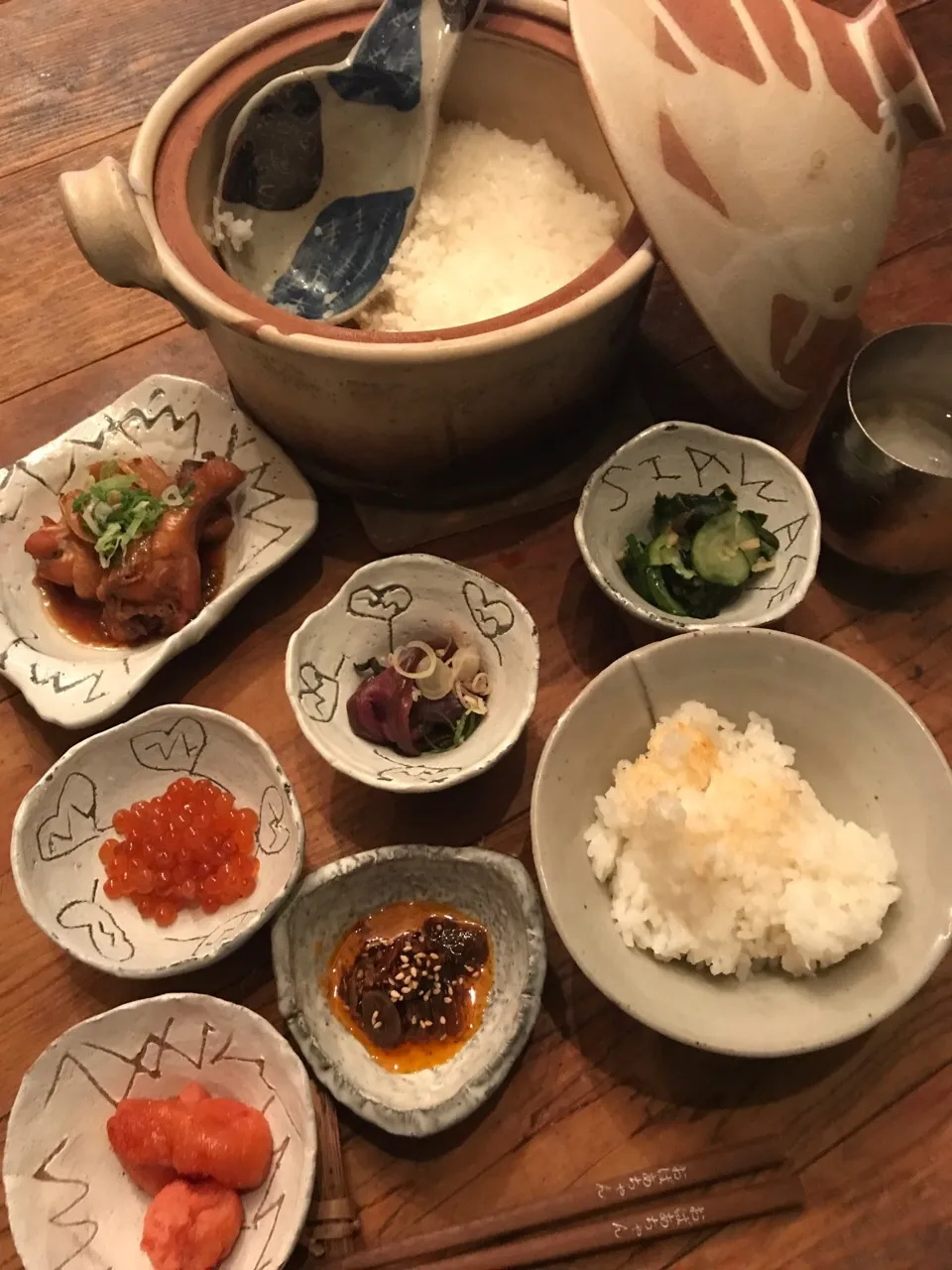 おいし〜お米いただいたので、生姜三昧の晩酌ごはん🍚🍚🍚🍺🥃  土鍋は、陶芸の私の師匠の物！、後の器は、私が作りました🤗|麦チョコさん