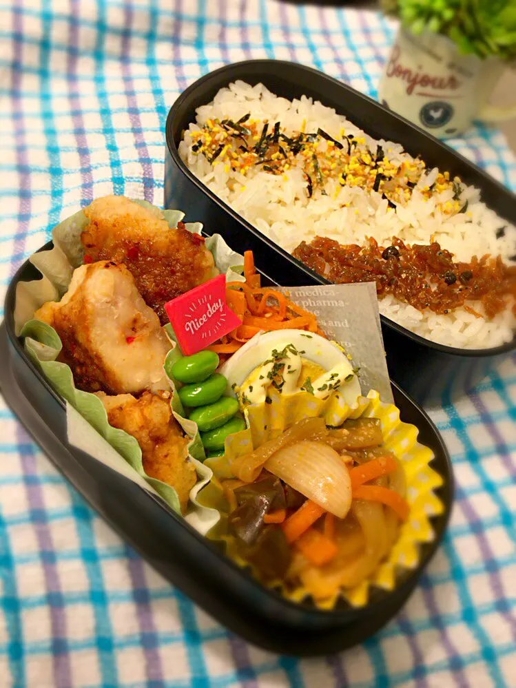 2017.8.18🌞🌱
今日のお弁当💁‍♂️💕
#手抜き弁当🍱 
#ゆずごしょうの鶏から揚げ
#にんじんのきんぴら🥕 
#なすのピリ辛味噌炒め|makkkkkoさん