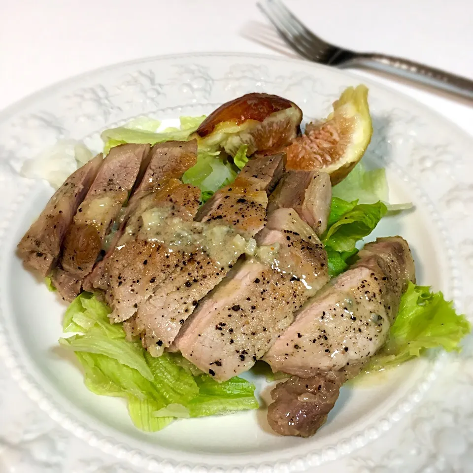 Snapdishの料理写真:豚肉のポアレ  ゴルゴンゾーラソース|志野さん