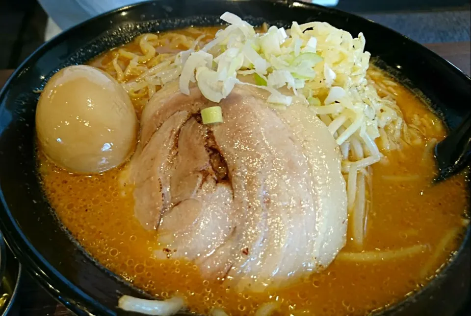 Snapdishの料理写真:百年炙りチーズ味噌ラーメン|哲さん