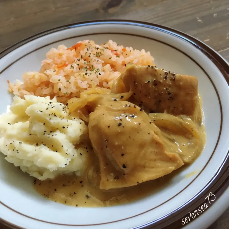 鶏のディジョンマスタード煮・マッシュドポテト&トマトライス添えʕ-̼͡-ʔ|七海さん