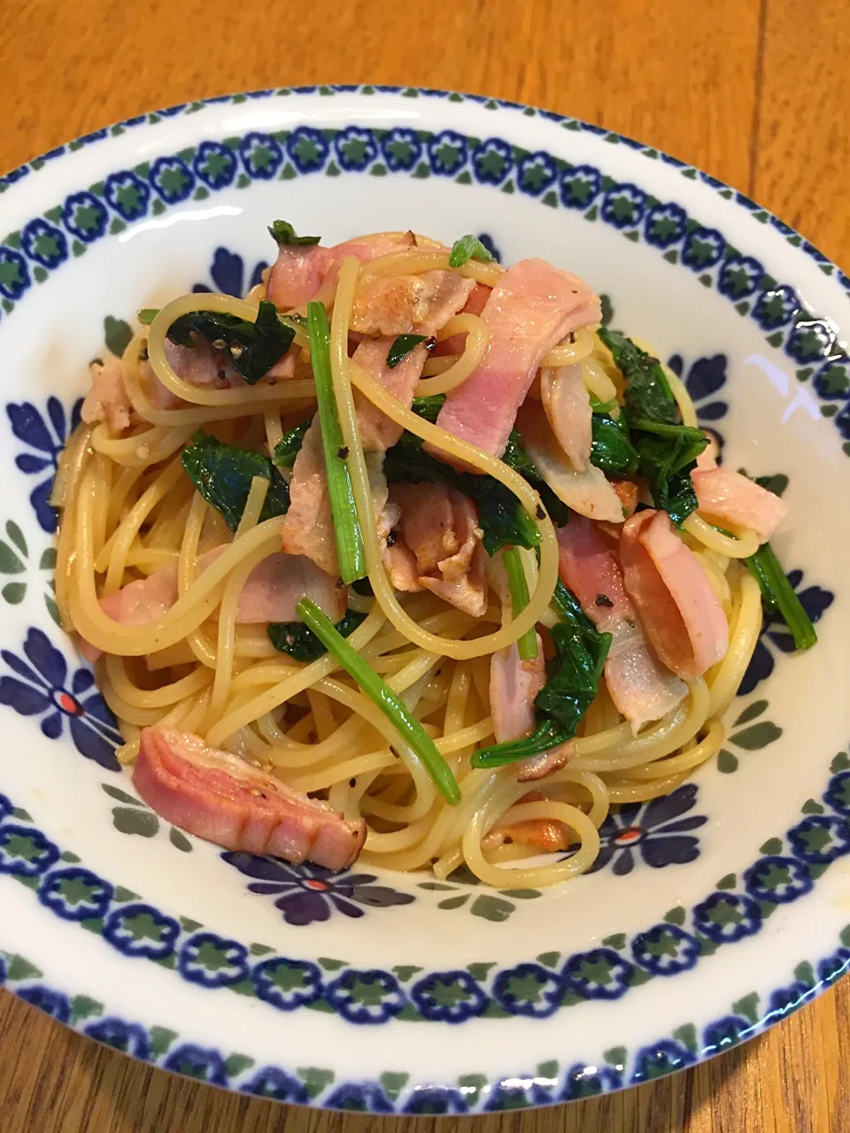 ほうれん草とベーコンのバター醤油パスタ🍝|まつださんさん