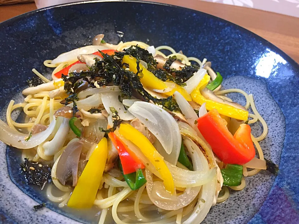 Snapdishの料理写真:晩御飯
きのことパプリカの和風ソースパスタ|かよちゃんさん