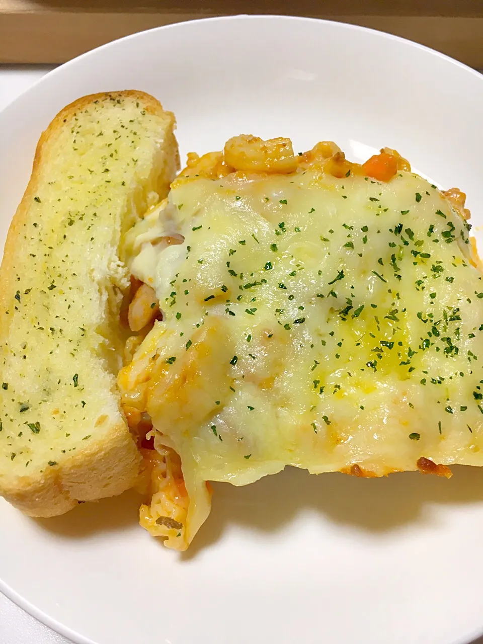 Baked Macaroni and Garlic Bread|Arthea Joy Goさん