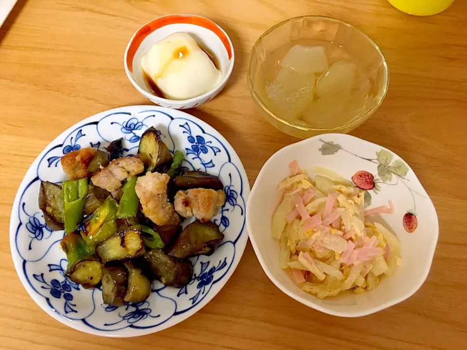 鶏肉と茄子とピーマンのにんにく炒め、冬瓜サラダ、冬瓜の煮浸し、冷奴|ほなさん