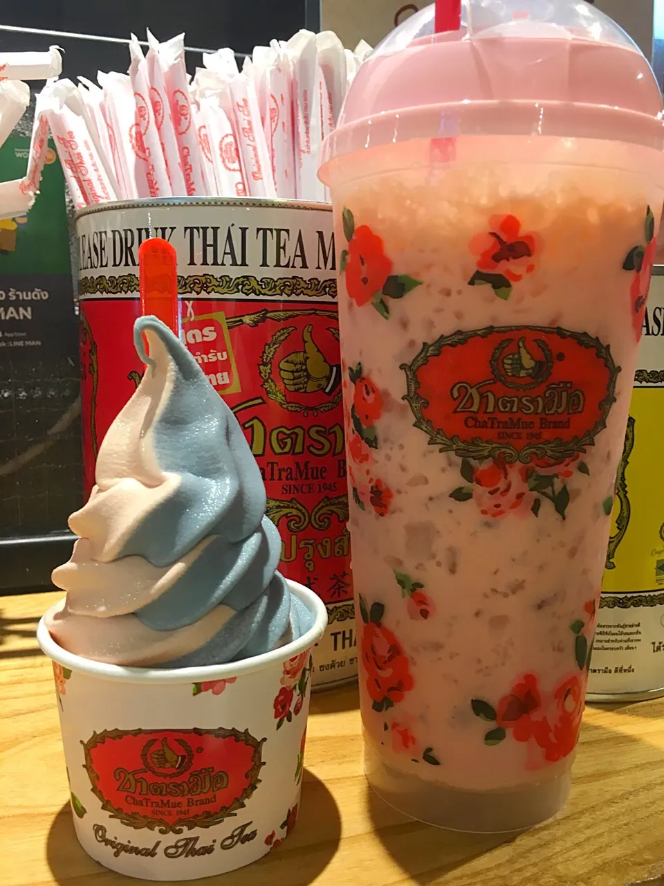 Snapdishの料理写真:Rose milk tea & Rose Jasmine soft cream 🍦🌹🌸|sirakorn owadaさん