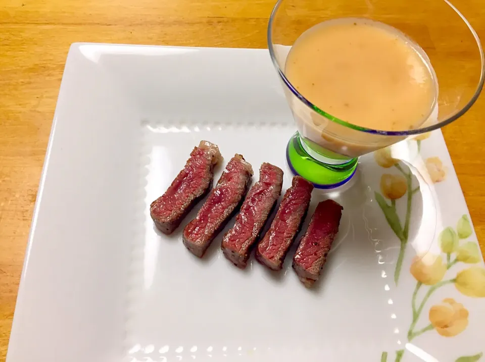 Snapdishの料理写真:和牛モモ肉をイチジクの白ワインソースで-1-|Naoto Omasaさん