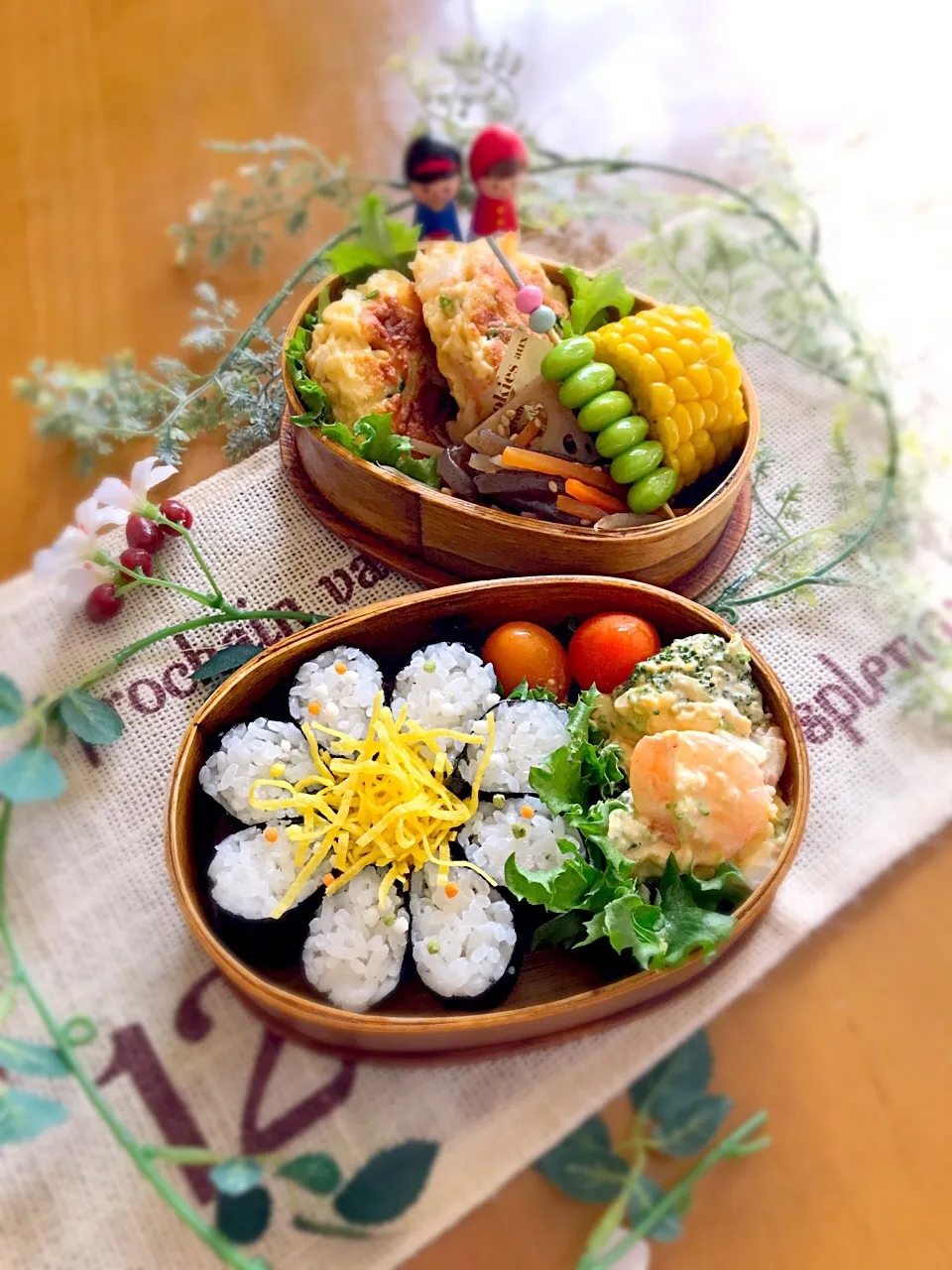 ワタクシ弁当🎶
お花ごはん。
海老ブロッコリーの玉子サラダ
ふわふわエビバーグ
青森産トウモロコシ
キンピラ
枝豆|BooBooさん