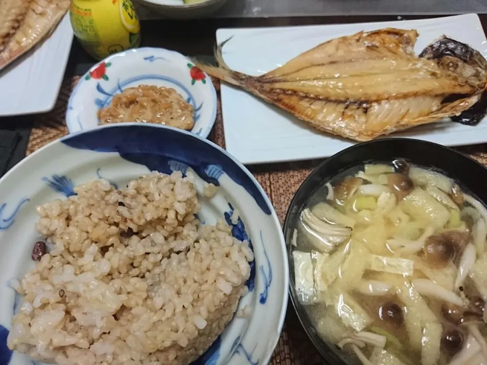 Snapdishの料理写真:アジの干物&納豆&しめじの味噌汁|まぐろさん