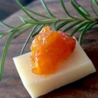 モニターで頂いたパルミジャーノ ①   まずは基本形  スライスに黄色いトマトのコンフィチュール  ご無沙汰しております。