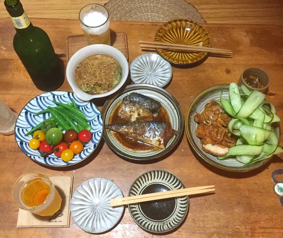 今日は旦那の料理^ ^
鳥の南蛮づけ、茄子のシギ焼き！
美味しい😋小石原焼の器で^ ^
買ってきたのは鯖の糠味噌だき初めてたべます。|RU.Farmさん