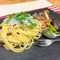 Snapdishの料理写真:しらすと梅のパスタ|ゆりぺさん