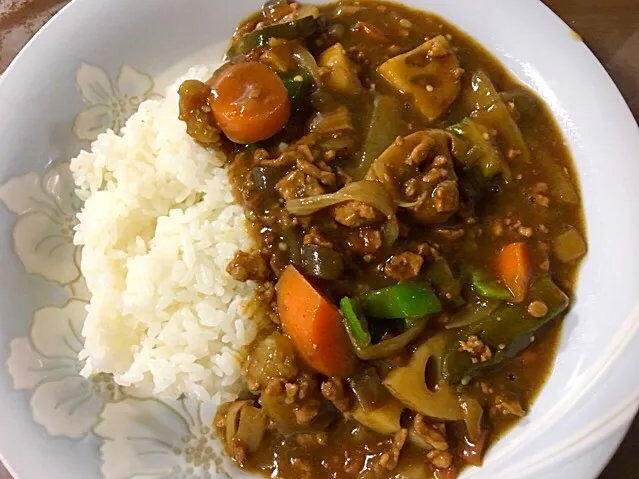 手作り夏野菜カレーです。レンコンも入っています。|☆えーじ☆さん